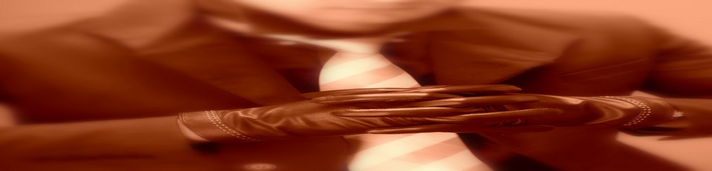 un tipo con guantes de cuero